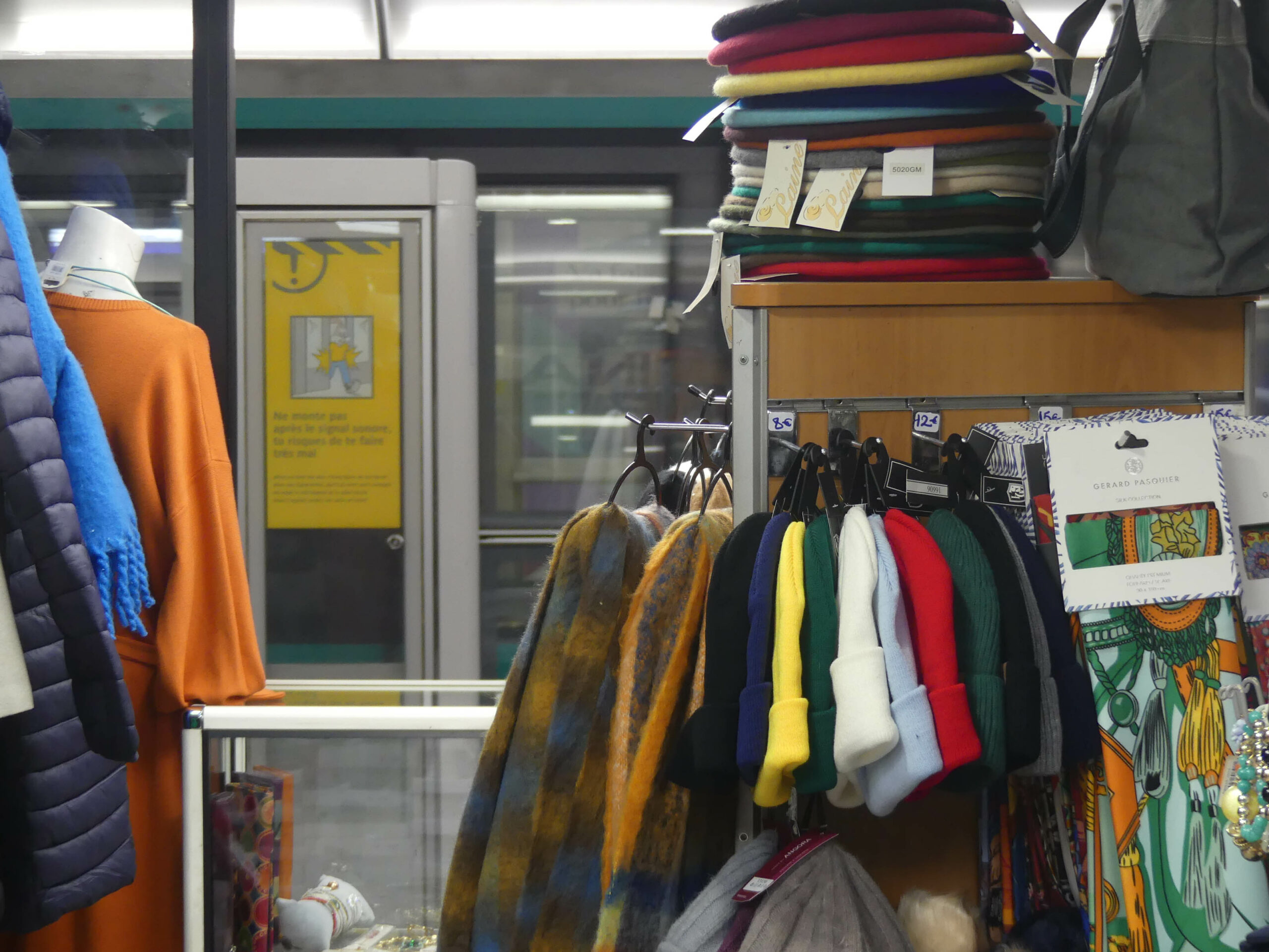 Les commerçants dans l’air pollué du métro : « C’est atroce de travailler dans ces conditions »